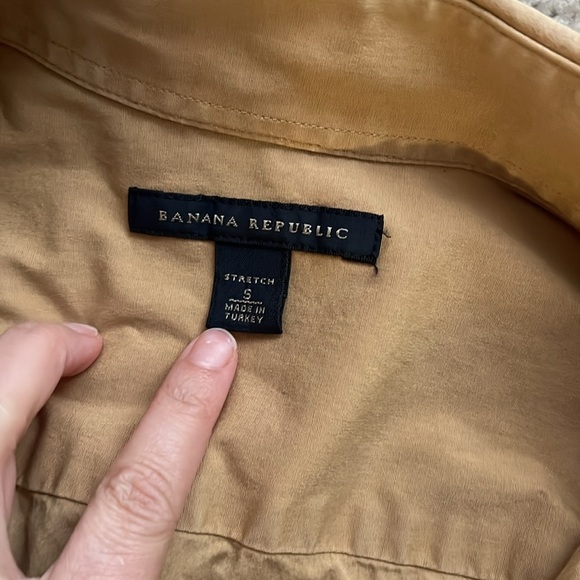 “Banana Republic: Button down shirt size small” - Picture 2 of 8
